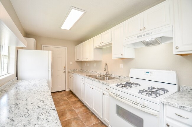 Building Photo - 2110 Pickerton Dr