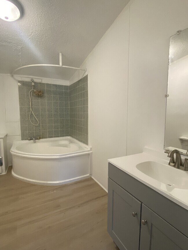 Building Photo - 2279 Sharon St