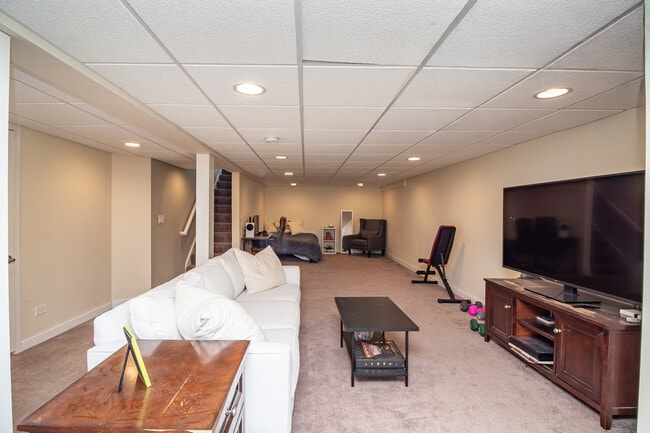 Building Photo - 597 Nash Rd