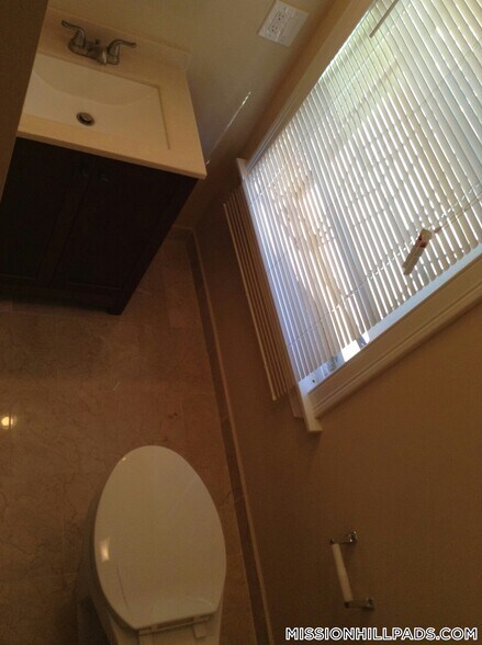 Building Photo - 2975 Washington St