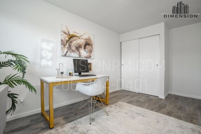Building Photo - Modern & Updated 2-Bedroom, 1-Bath Duplex ...
