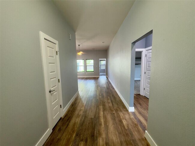 Building Photo - 1520 Hunter's Rd
