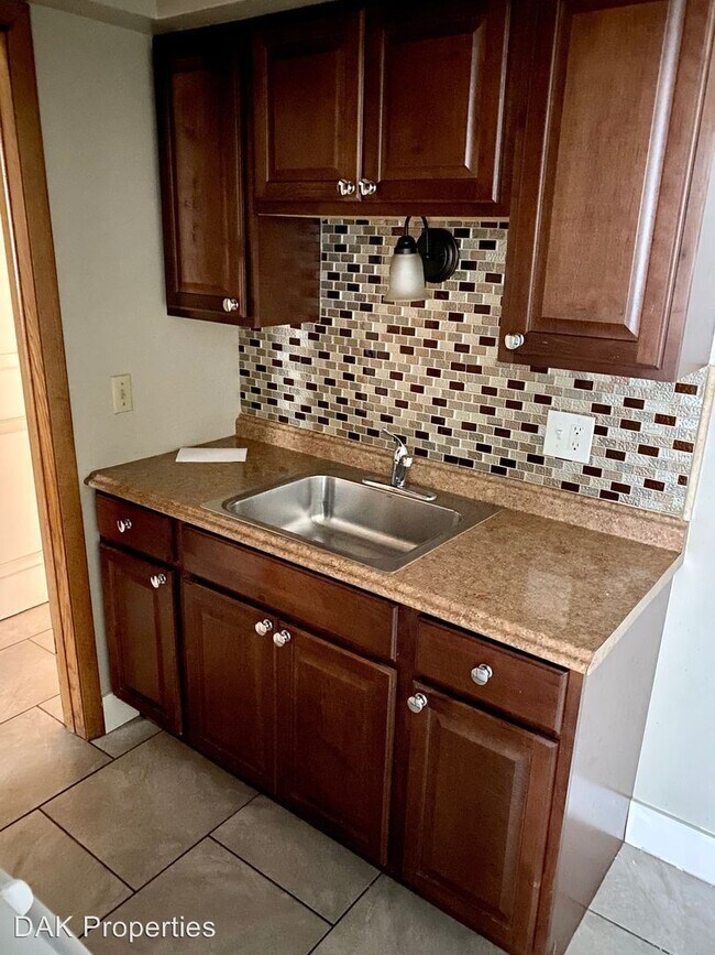 Building Photo - 2425 N Oakland Ave