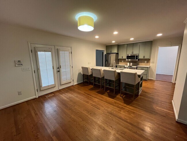 Building Photo - Beautiful 4 Bedroom with 4 Baths