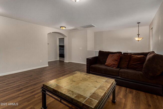 Building Photo - 955 S Henry Ln