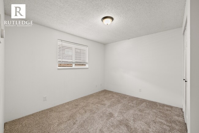 Building Photo - 2250 Crater Lake Ave