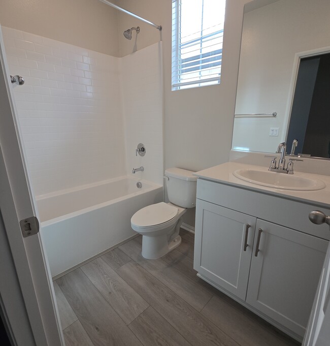 Downstairs Full Bathroom - 32871 Forgecroft St