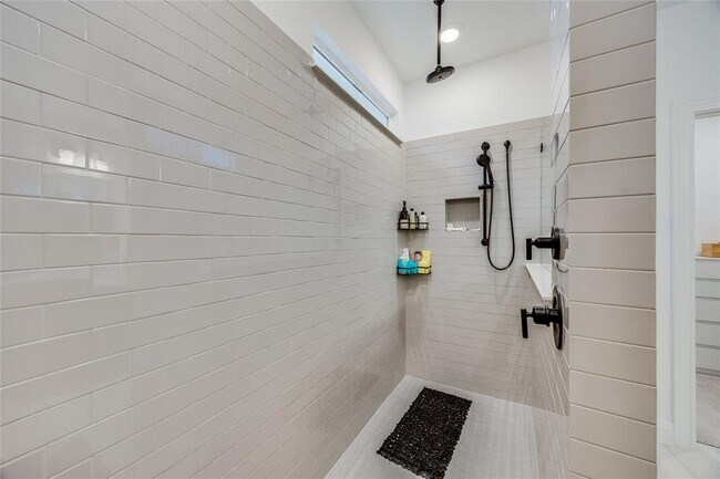 Building Photo - 331 Kitty Hawk Rd