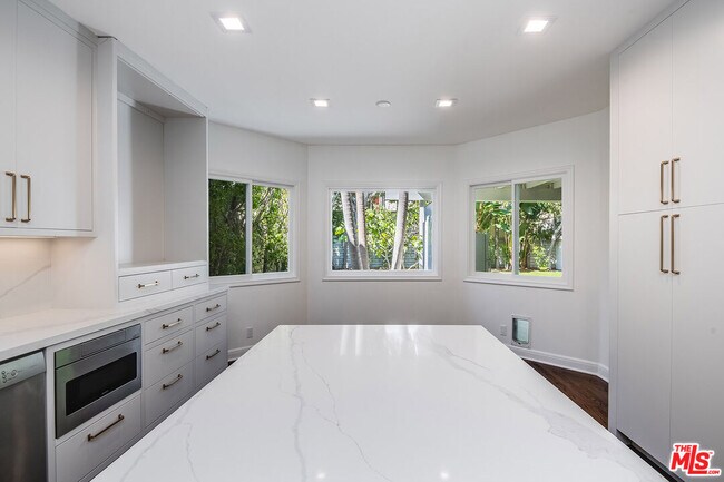 Building Photo - 161 N Hamel Dr