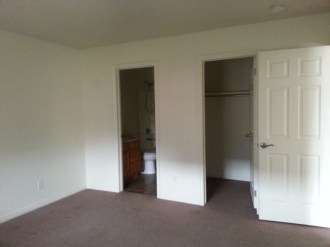 Building Photo - 3 Bedroom, 2 Bathroom Twin Home in Cedar W...