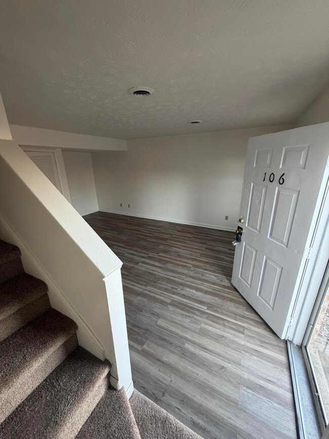 Building Photo - 106 Heritage Dr