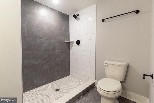 Building Photo - 3965 Lancaster Ave