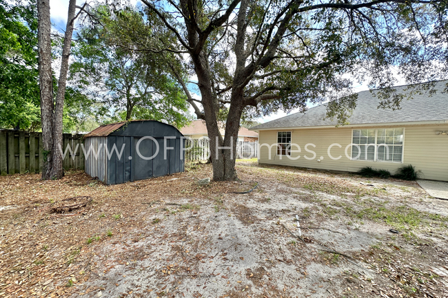 Building Photo - Charming Home on a Cul-de-Sac