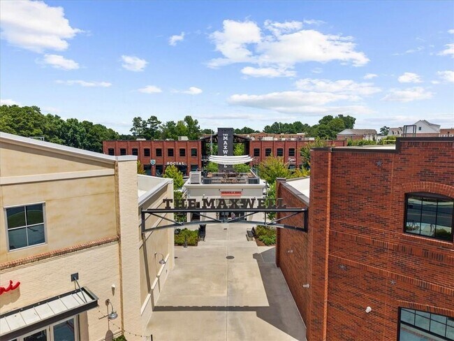 Building Photo - 205 Devore Rd