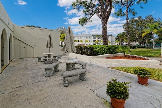 Building Photo - 2700 Bayshore Blvd