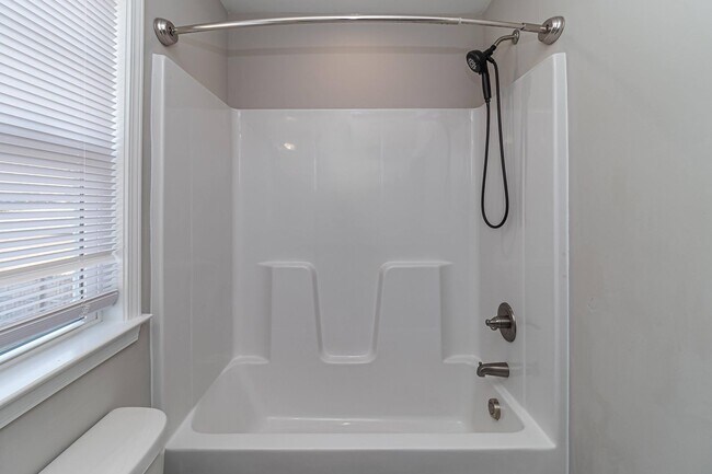 Building Photo - SPACIOUS 2-Story Home in Pikeville School ...