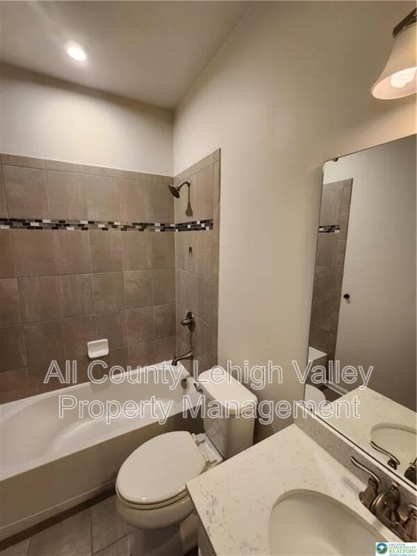 Building Photo - 2401 Emanuel Ct