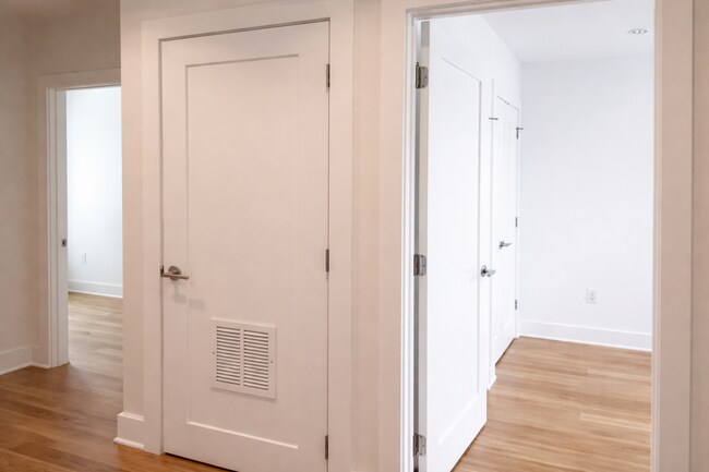 Building Photo - 727 Quebec Place NW