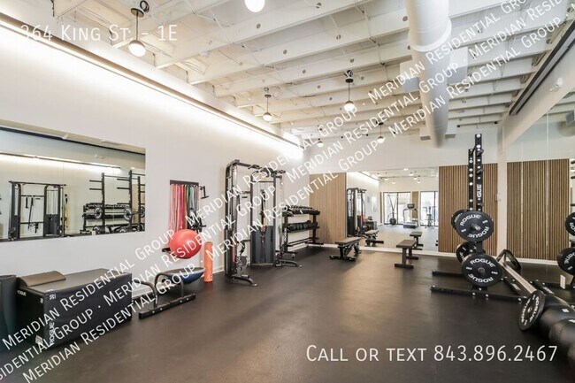 Building Photo - 364 King St