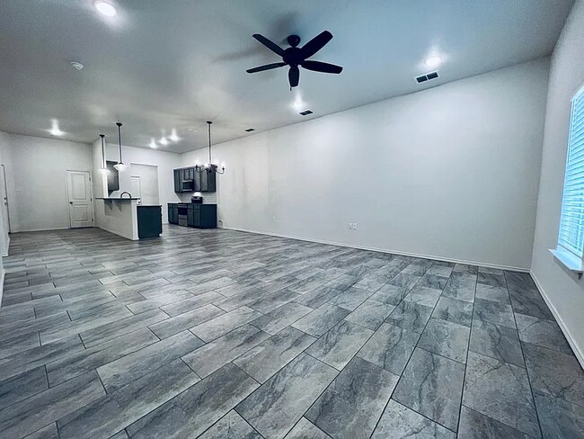 Building Photo - 5518 Kemper St