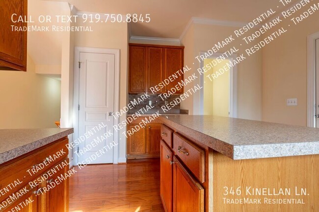 Building Photo - Spacious 4-Bedroom, 2.5-Bathroom Townhouse...