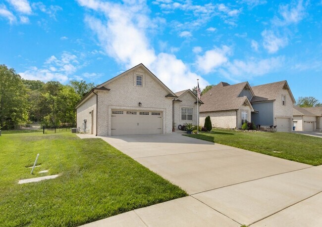 Building Photo - 1558 Hereford Blvd