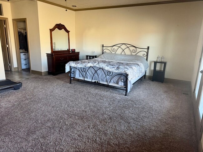 Building Photo - Premium home over looking the elko golf course.