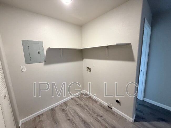 Building Photo - 3246 Downey Ct