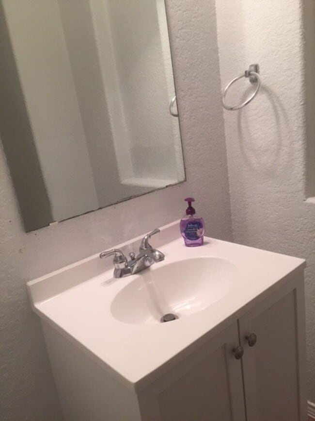 Building Photo - 25914 Mission Bluff