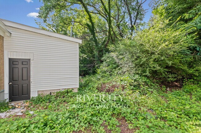 Building Photo - 1232 Vaughn Rd