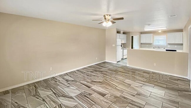 Building Photo - 9939 Risky's Ranch Dr