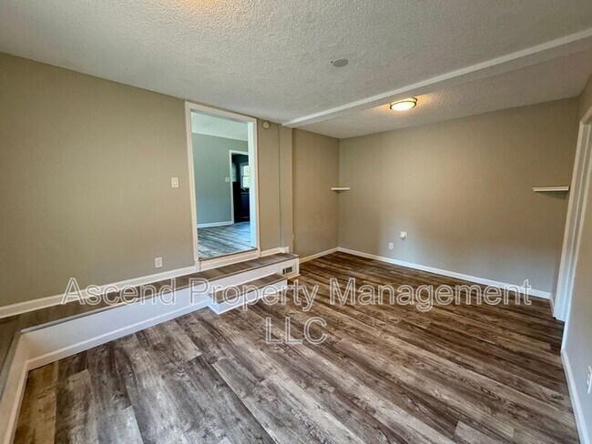 Building Photo - 7707 Canyon Dr