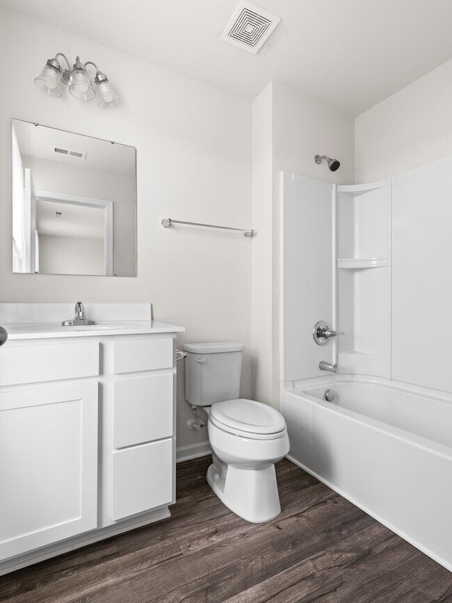 Building Photo - 4 Bed, 2.5 Bath, 2 Car Garage Near Everyth...