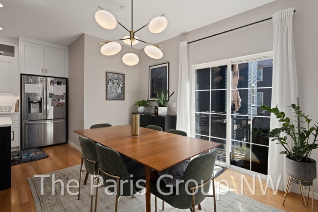 Building Photo - Stylish Model Hm in Issaquah Highlands * Park-Facing, EV Charger, Designer Upgrades & Very Walkable!