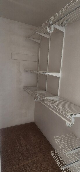 Closet - 4304 S Cedar St