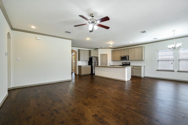 Building Photo - * MOVE IN SUMMER 7/14/2027 * 6 Bed 4 Bath ...