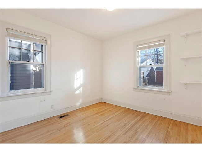 Building Photo - 445 Upton Ave S