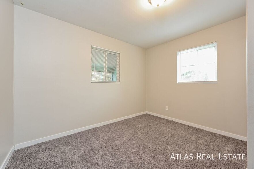 Building Photo - 1092 Worchester St