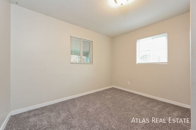 Building Photo - 1092 Worchester St