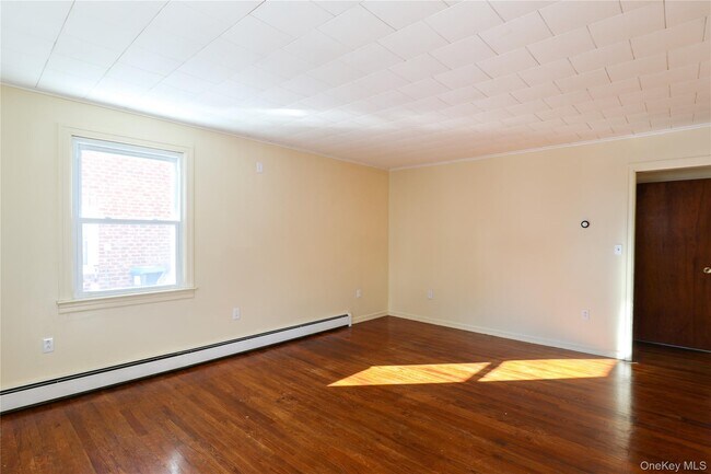 Building Photo - 156 Lampman Ave