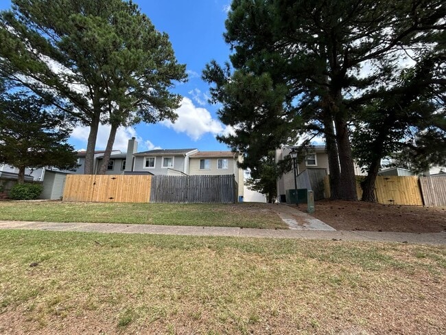 Building Photo - ? Move-In Ready 3BR Townhome | Ask About Our ZERO Deposit! ?