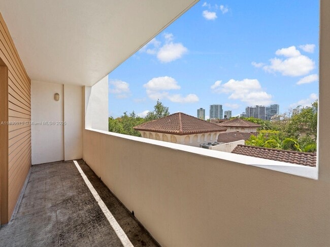 Building Photo - 2740 SW 28th Terrace