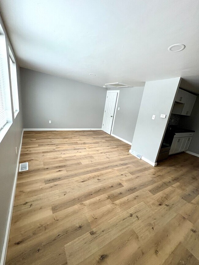 Building Photo - 194 Lindsey Ave