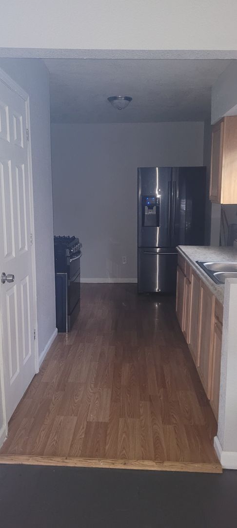 Building Photo - Lovely 3 Bedroom 2 Bath