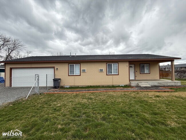 Building Photo - Beautiful 3bd/2ba House in Selah with Wate...