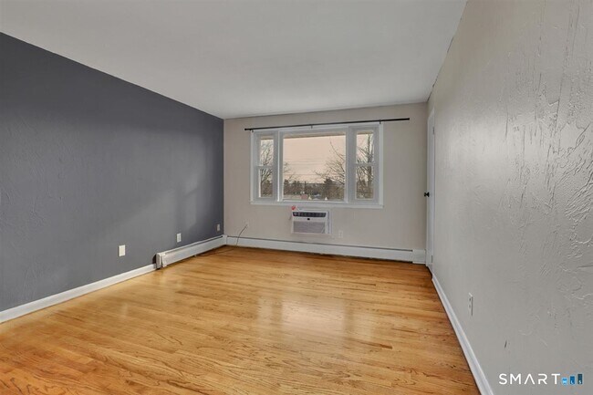 Building Photo - 63 Maynard St