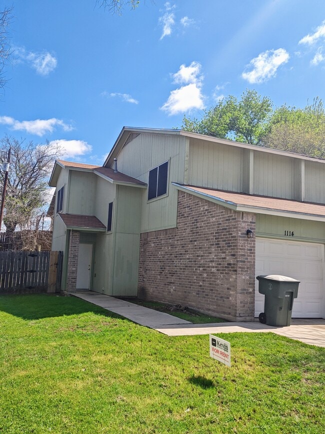 Primary Photo - 1114 Royal Crest Dr