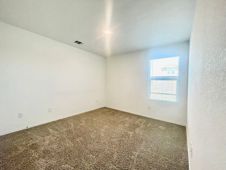 Building Photo - 217 Coventry Dr