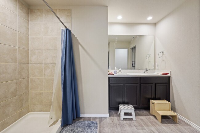 Building Photo - 40422 Gdn Hts Ln