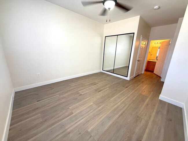 Building Photo - SPACIOUS 2BED/2BATH CONDO * FIRST FLOOR UNIT*